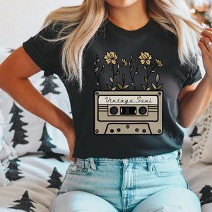 NEW| Women’s Graphic Wildflower Vintage Soul Tee
